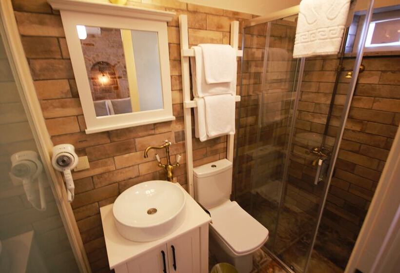 هتل Lunaria Guest House
