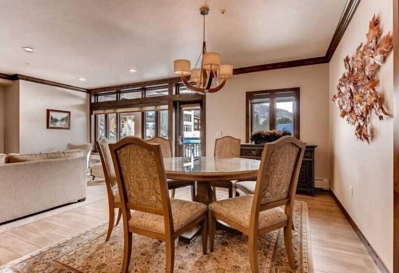 Luxury Ski In, Ski Out 2 Bedroom Mountain Residence In The Heart Of Lionshead Village With Heated Sl