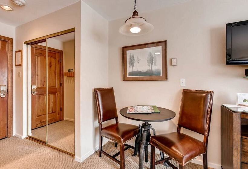 Ski In, Ski Out Studio Condo In The Heart Of Lionshead Village With Hot Tubs And Pool