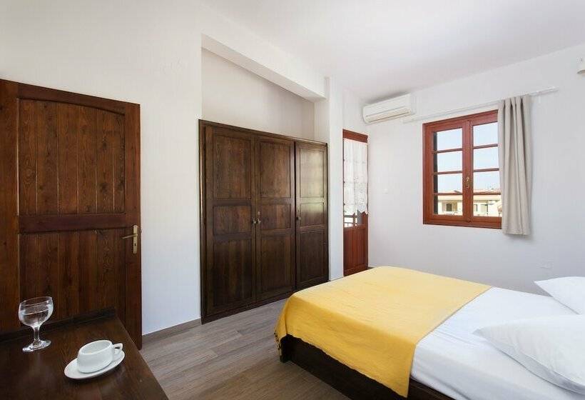 Venetia Apartments