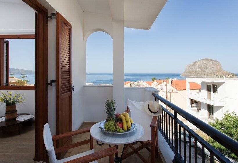 Venetia Apartments