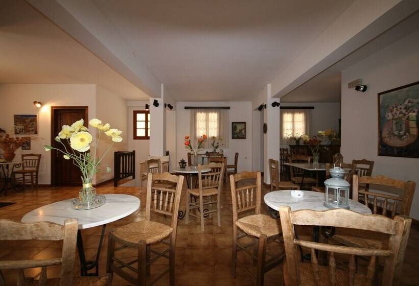 Venetia Apartments