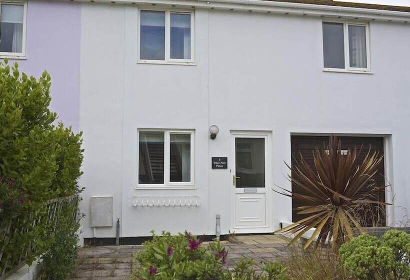 4 West Park Mews