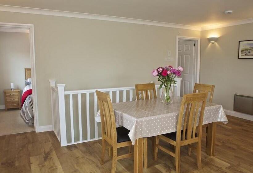 4 West Park Mews