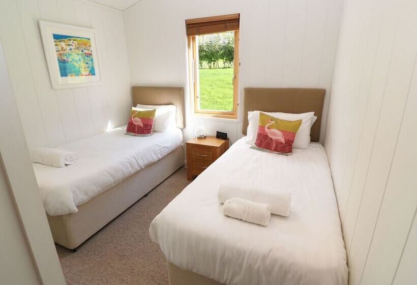 6 Streamside