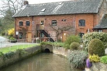تختخواب و صبحانه Alderholt Mill