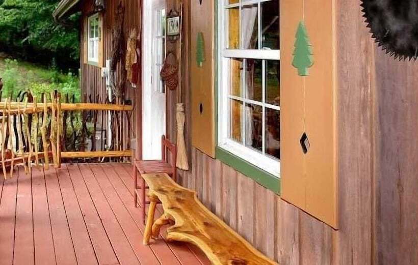 Enchanted   1 Bedrooms, 1 Baths, Sleeps 2 Cabin By Redawning