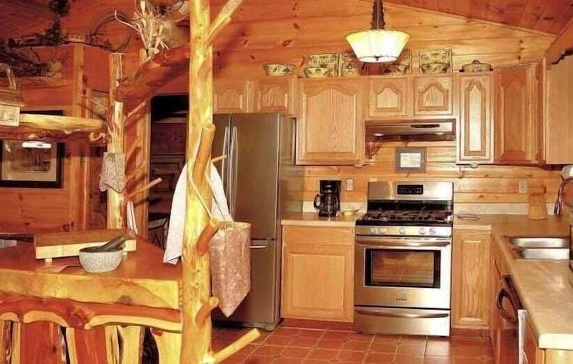 Enchanted   1 Bedrooms, 1 Baths, Sleeps 2 Cabin By Redawning