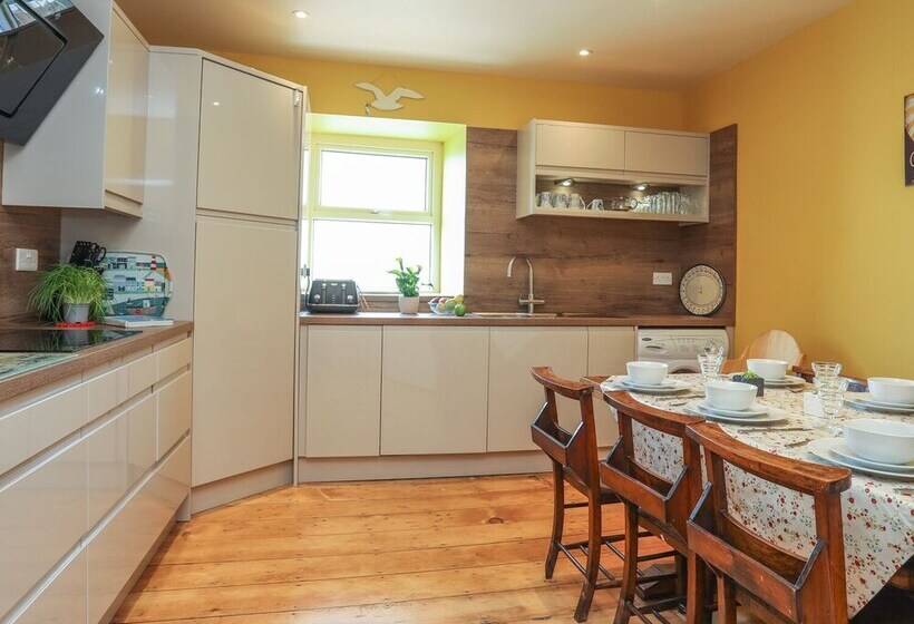 Gadlys House   Beau View