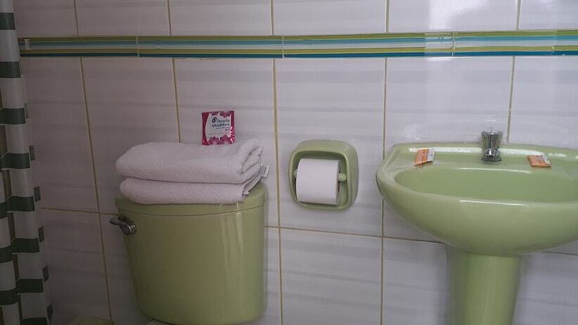 فندق فئة نجمة واحدة Backpakers Oasis De Moron
