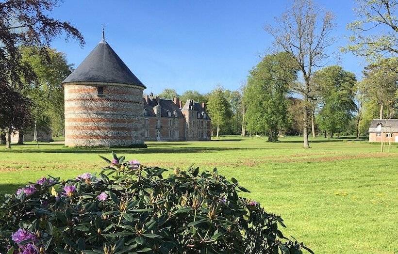 Отель Chateau De Janville