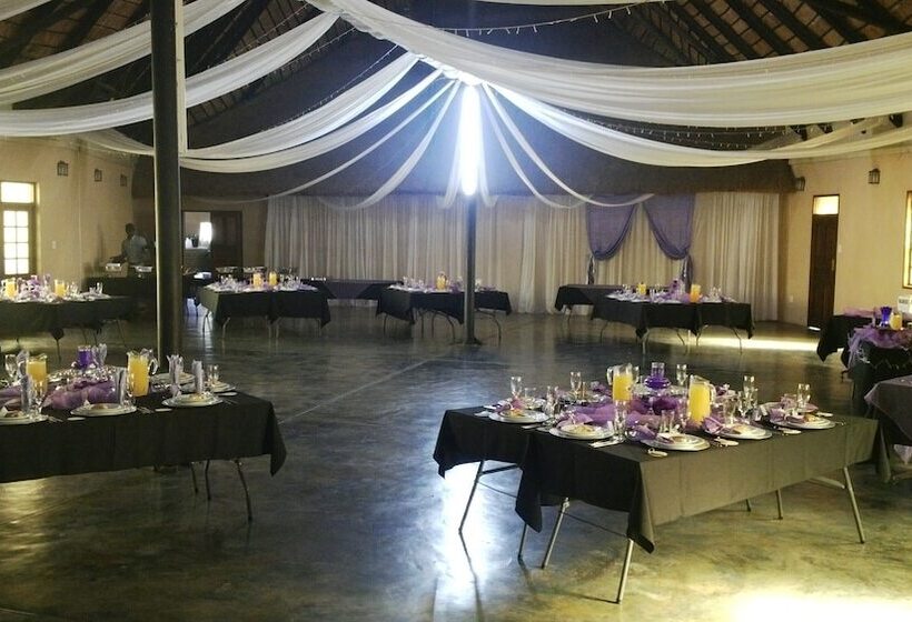 ホテル Thatch Palace Lodge