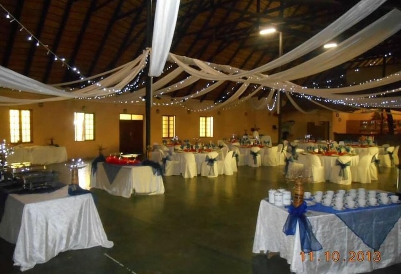 ホテル Thatch Palace Lodge