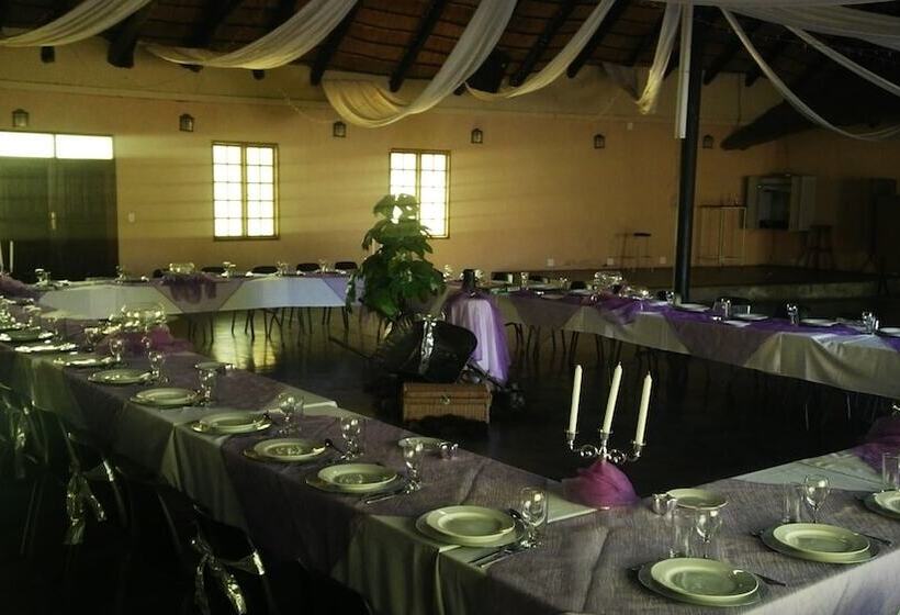 ホテル Thatch Palace Lodge