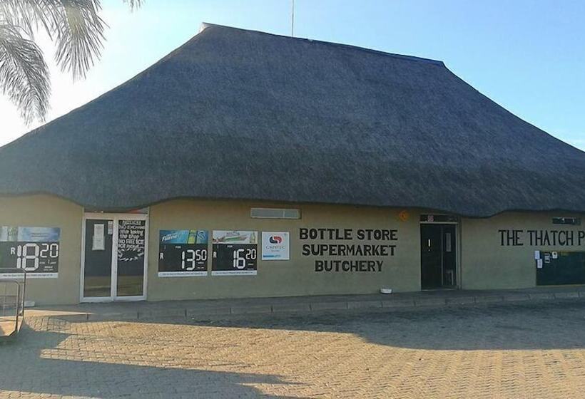 ホテル Thatch Palace Lodge