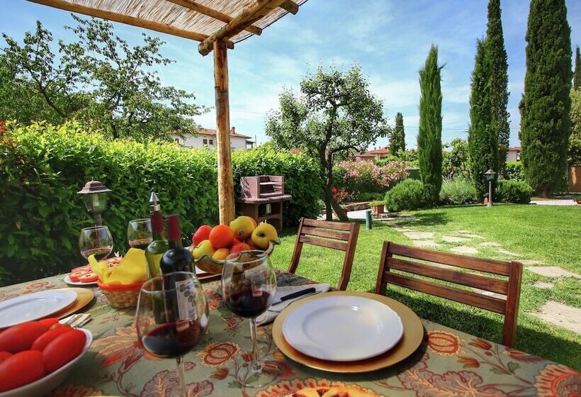 Lush Apartment In Lucignano With Pool