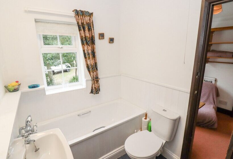 Newbury Cottage
