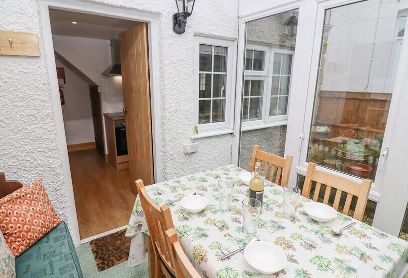 Newbury Cottage