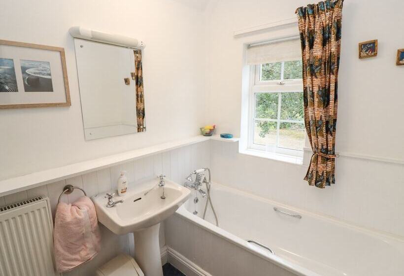 Newbury Cottage