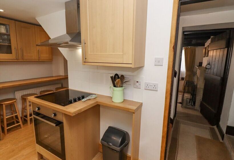 Newbury Cottage