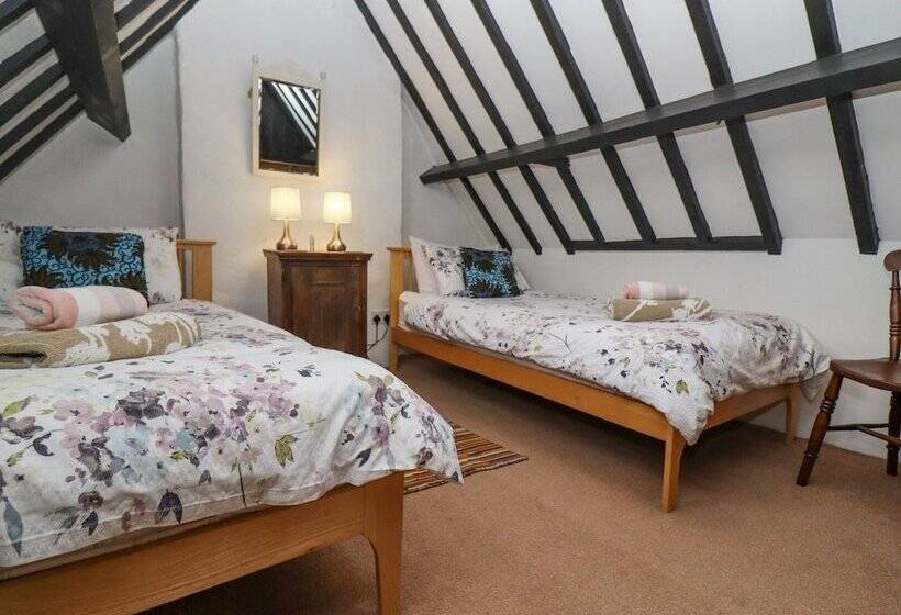 Newbury Cottage