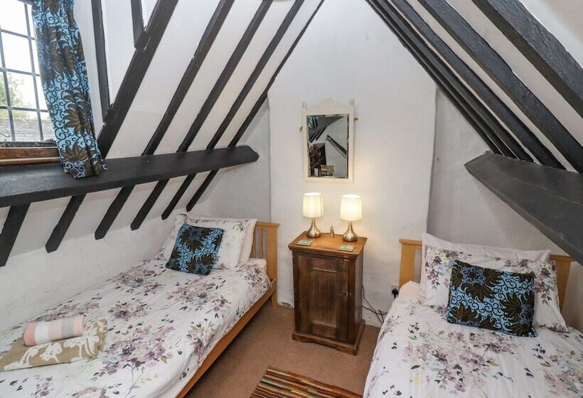 Newbury Cottage