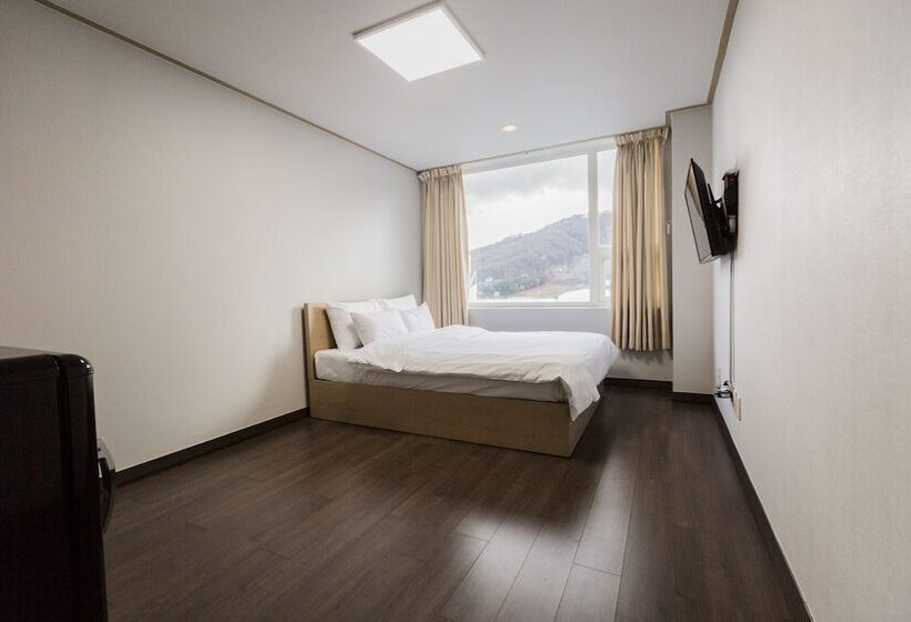 The White View Pension