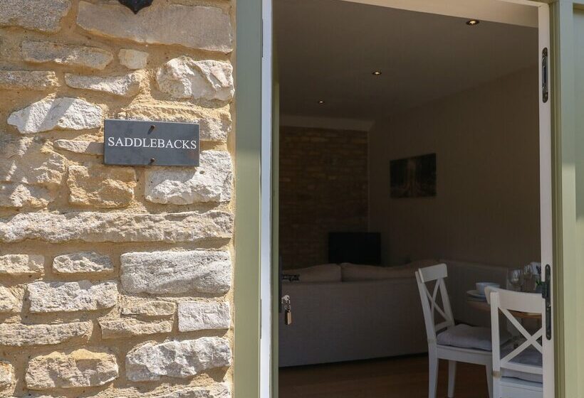 Saddlebacks Barn