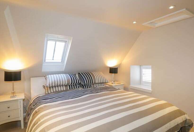 36 Sandend Village