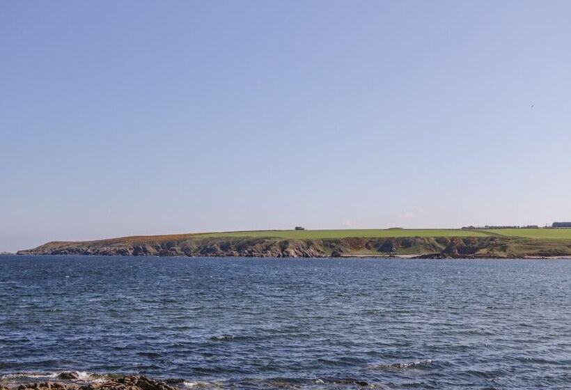 36 Sandend Village