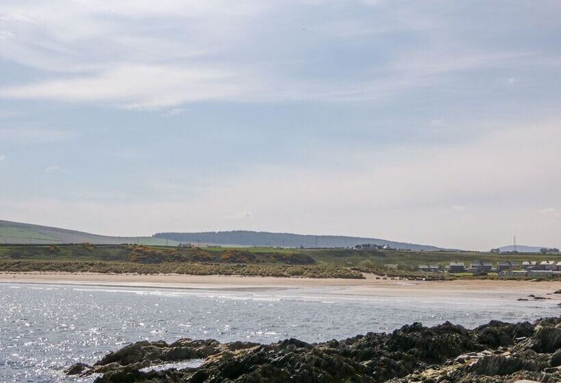 36 Sandend Village