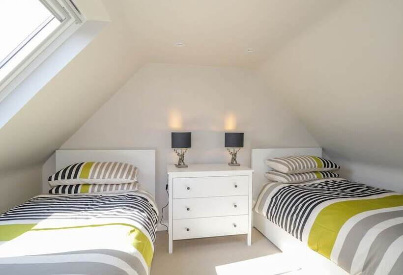 36 Sandend Village