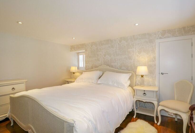 36 Sandend Village