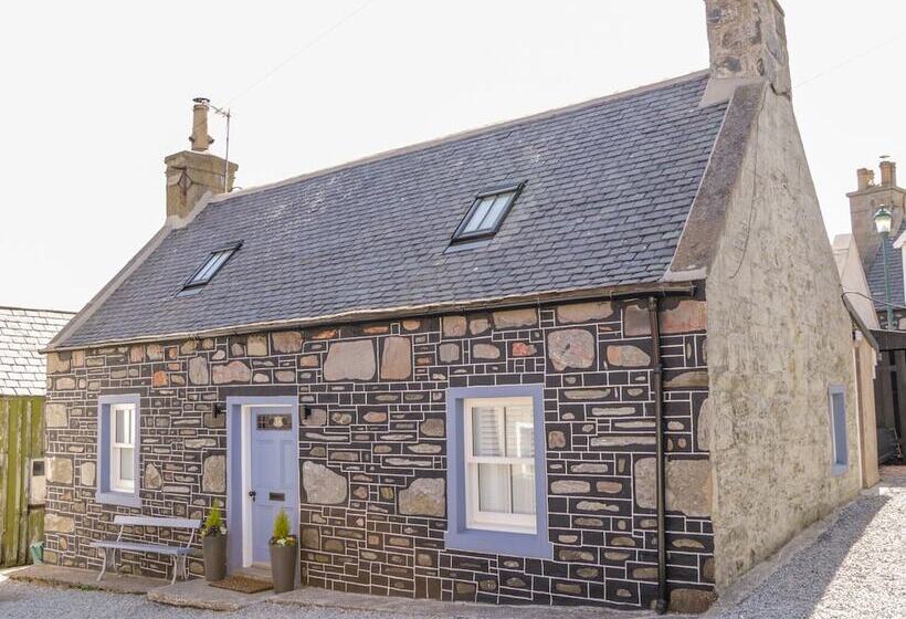 36 Sandend Village