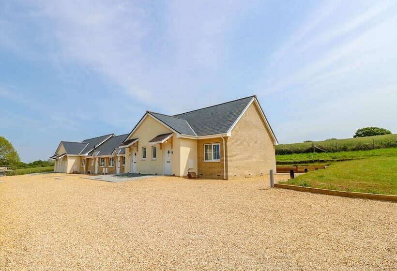 6 Yarmouth Cottages