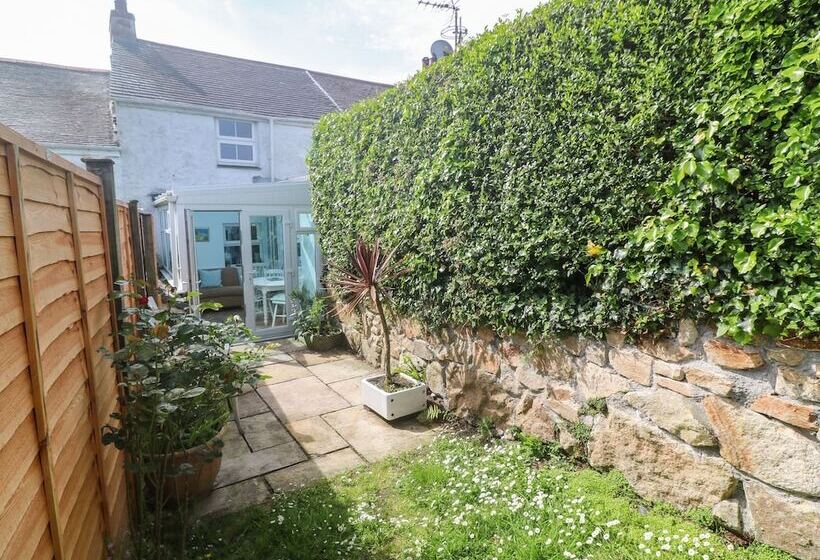 Brea Cottage