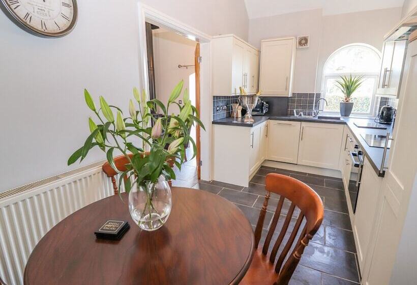 Clwyd Cottage