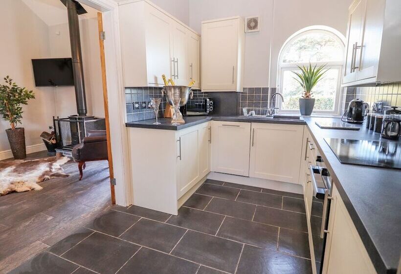 Clwyd Cottage