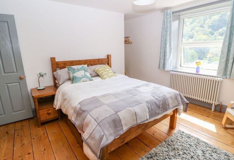 Cragside Cottage