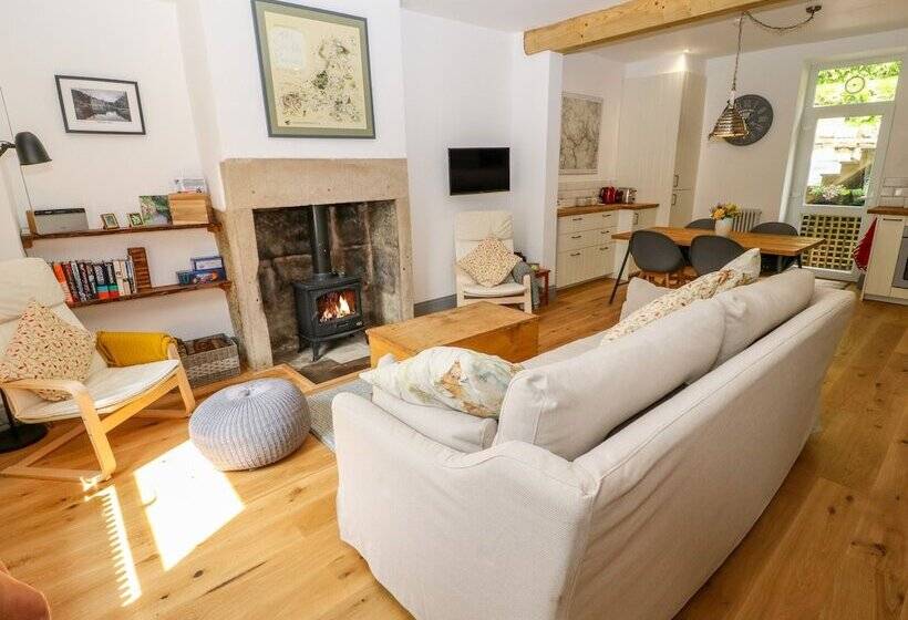 Cragside Cottage