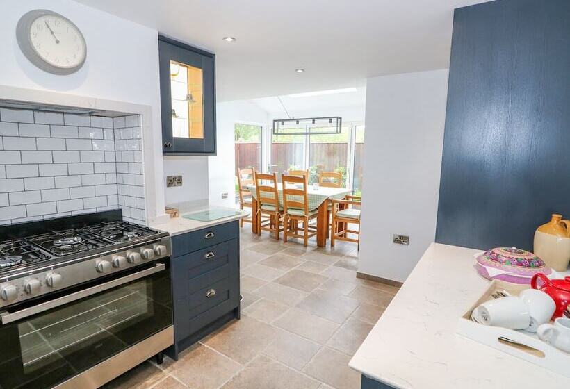 Duck Pond Cottage