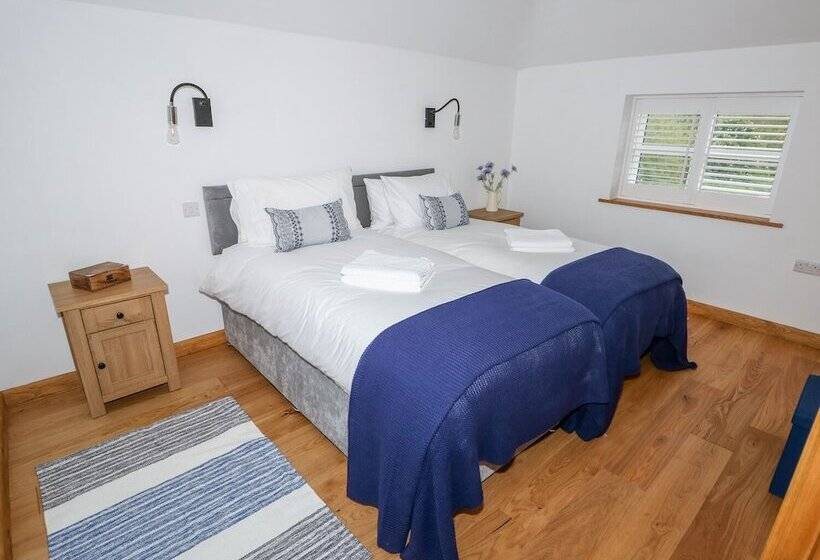 Duck Pond Cottage