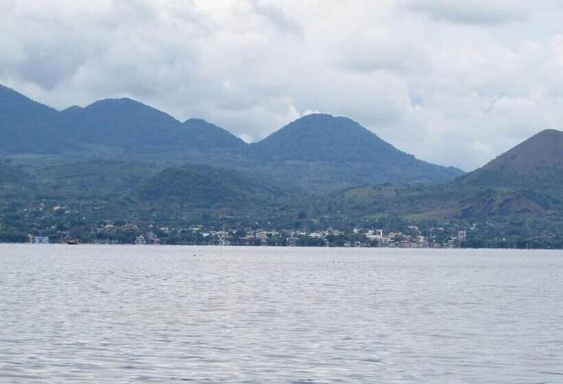 فندق La Cabaña Del Lago