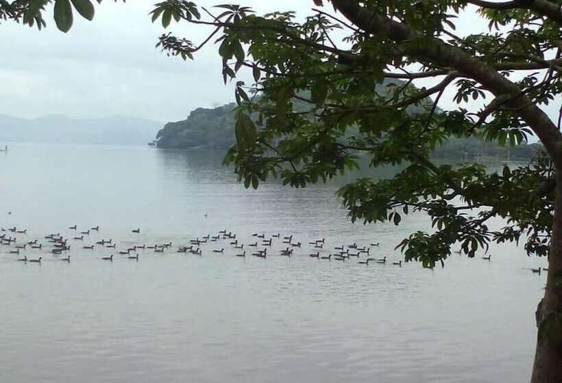 فندق La Cabaña Del Lago