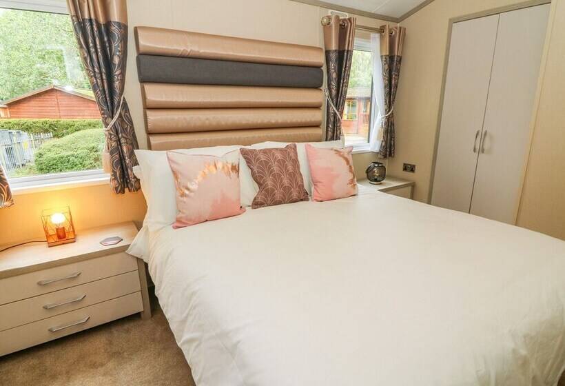 Luca S Lodge