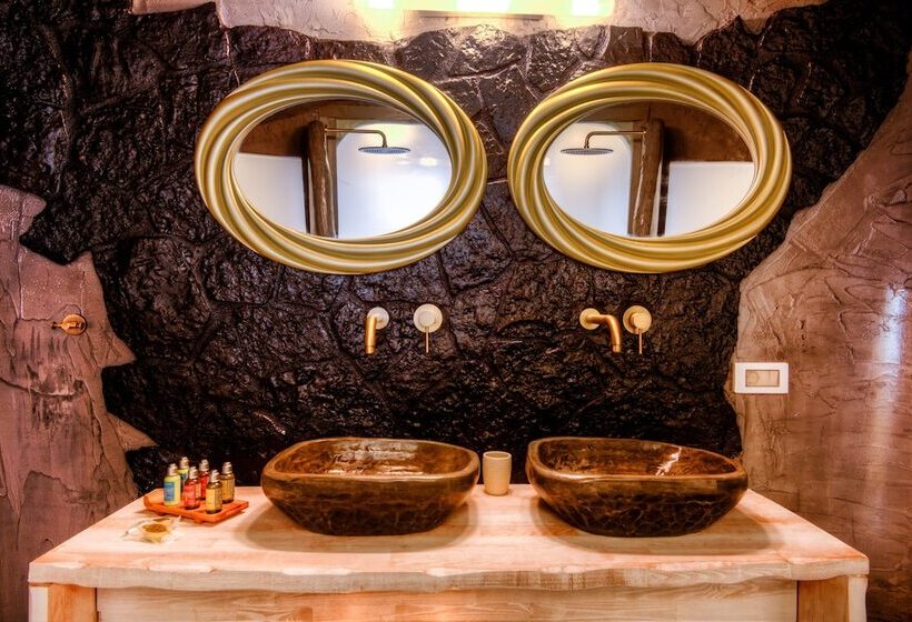 Pension Oia Angle Cavehouse