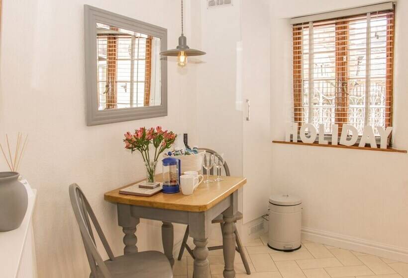 Queens Cottage