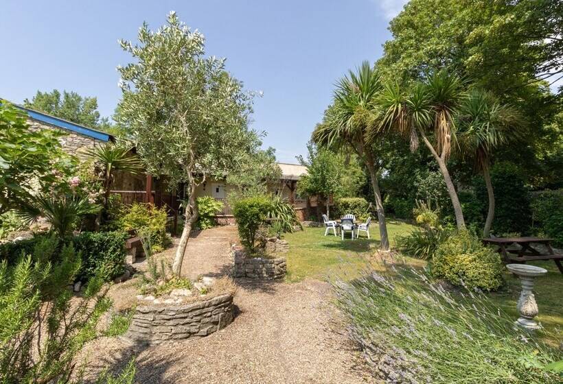 Riverhouse Lodge