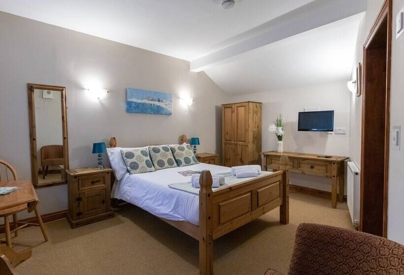 Riverhouse Lodge