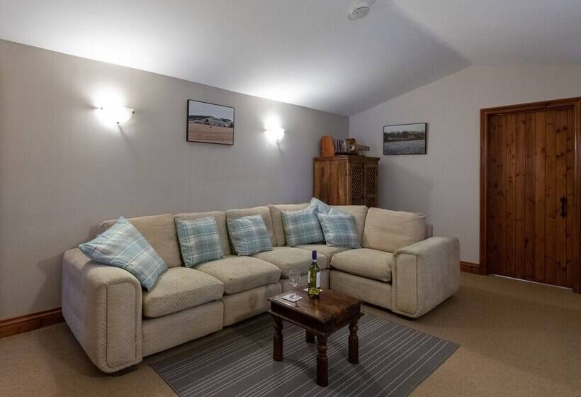Riverhouse Lodge